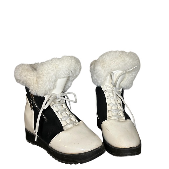 Stylish Women's Black and White Fur-Lined Boots - Picture 11 of 12